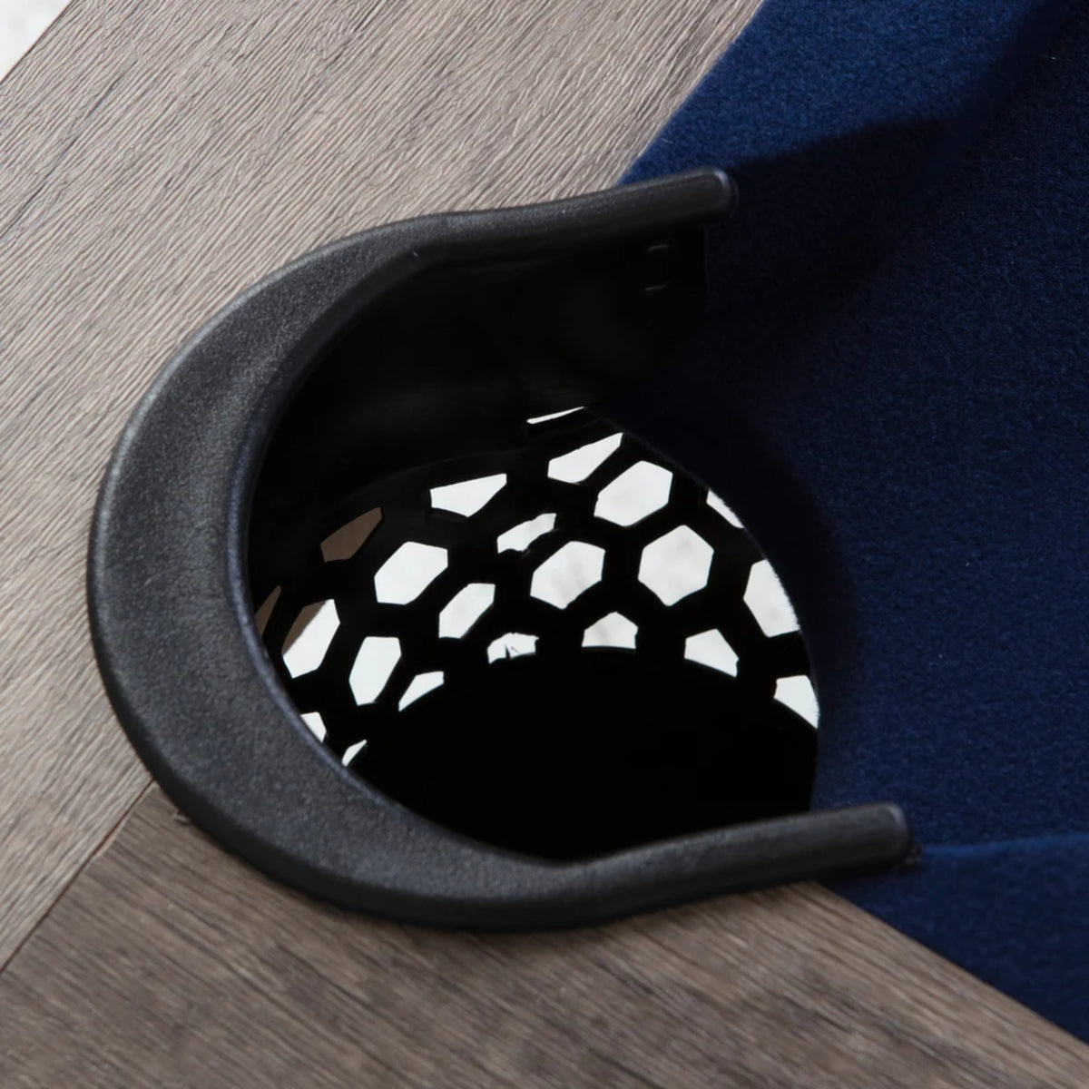 American Legend Brookdale 7.5' pool table | close up of billiard table pocket
