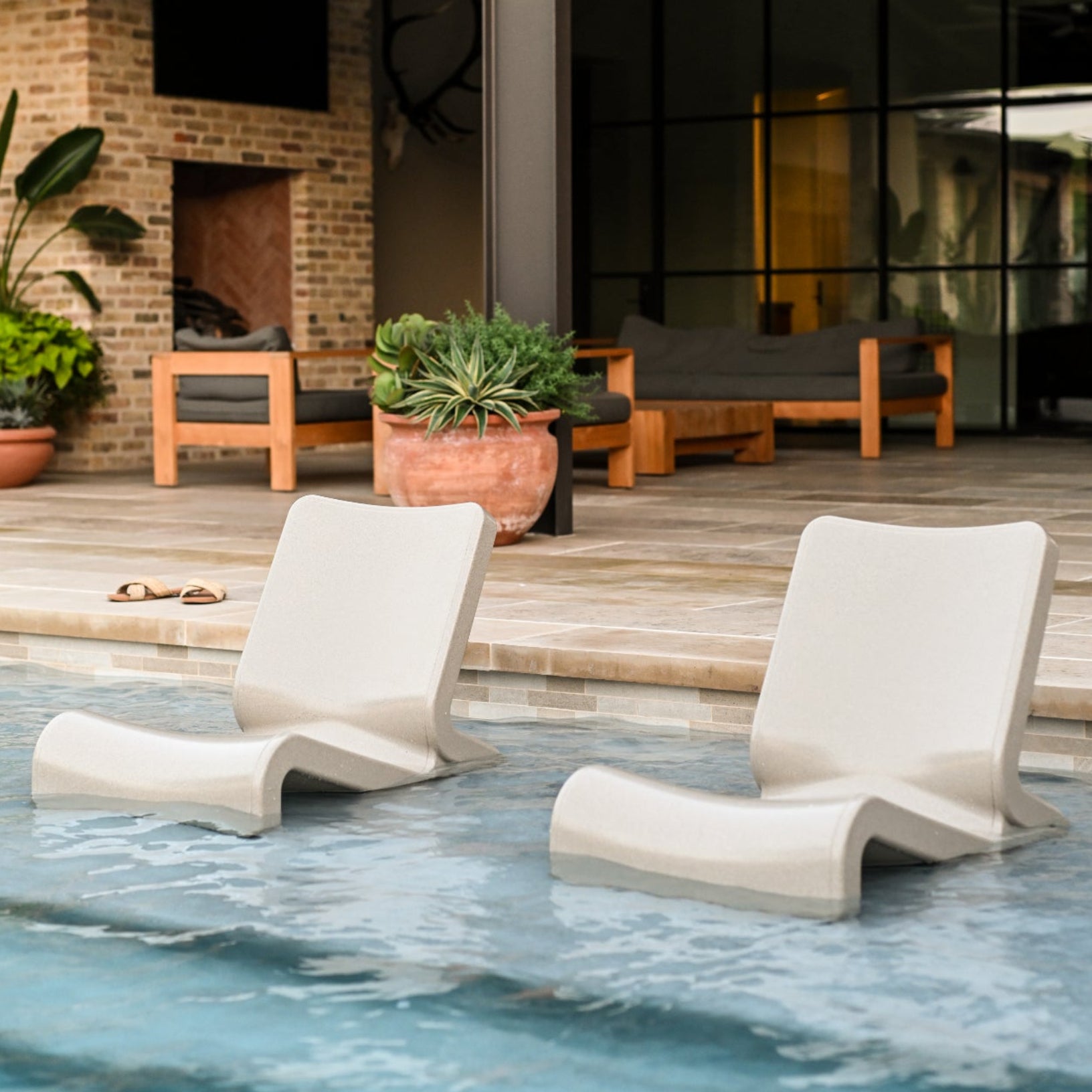 Line Lounge Chair | Baja Shelf Pool Lounger - Outdoor Furniture - Tupelo