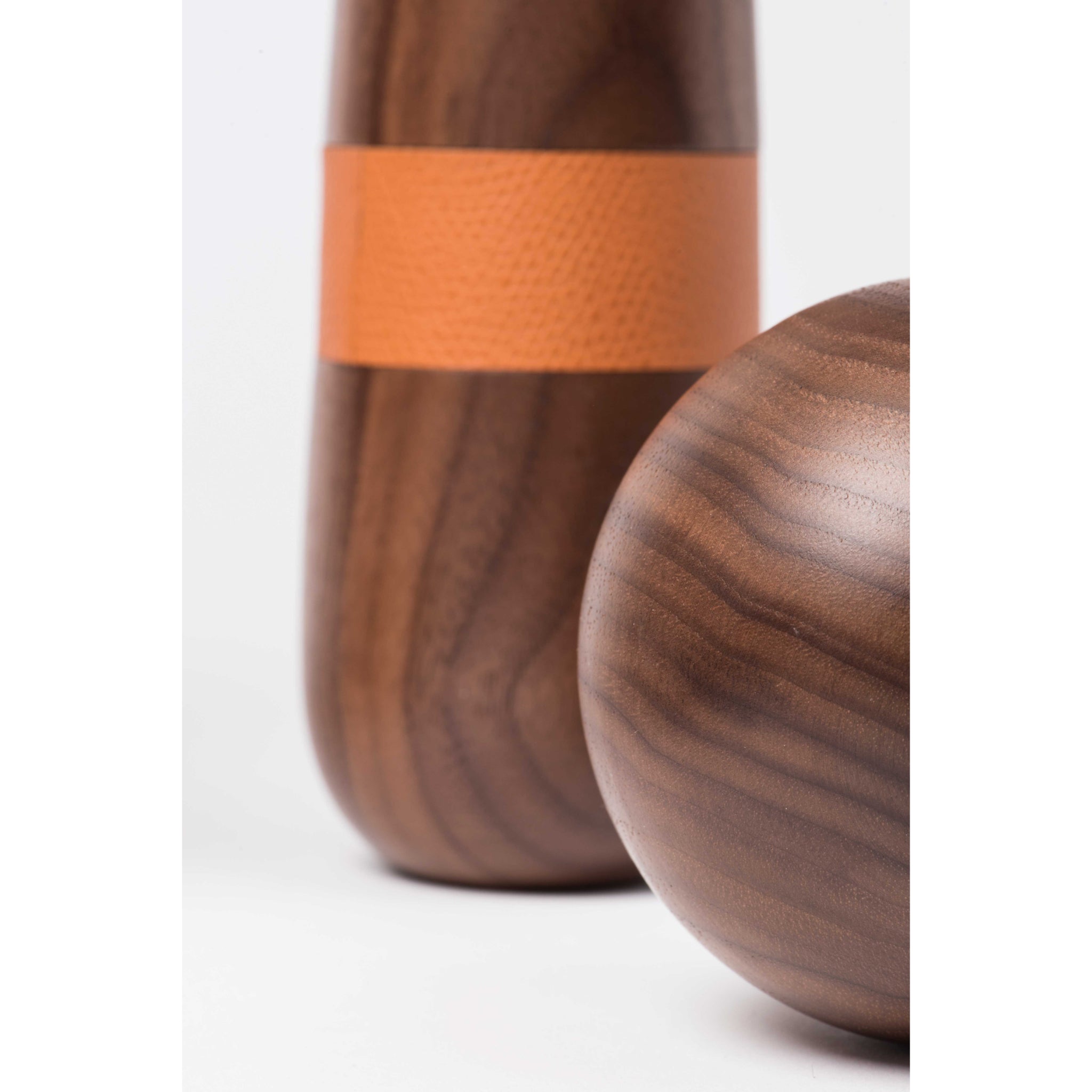 Designer lawn bowling set in walnut wood and Italian leather for outdoor play