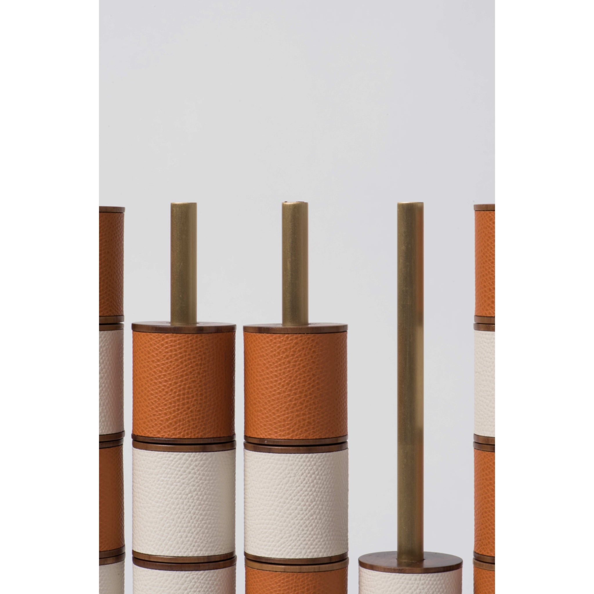 Connect Four Set in Italian Leather, Walnut Wood & Brass | Pinetti Collection