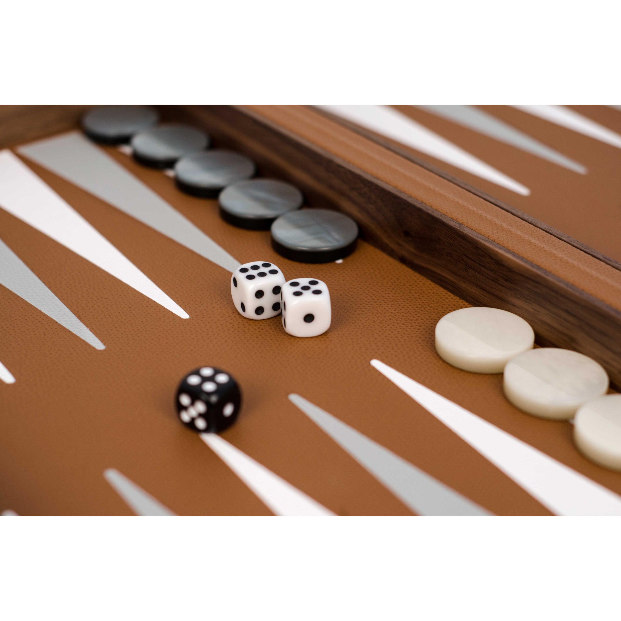 Backgammon Set in Italian Leather, Walnut Wood & Pearl | Pinetti Collection