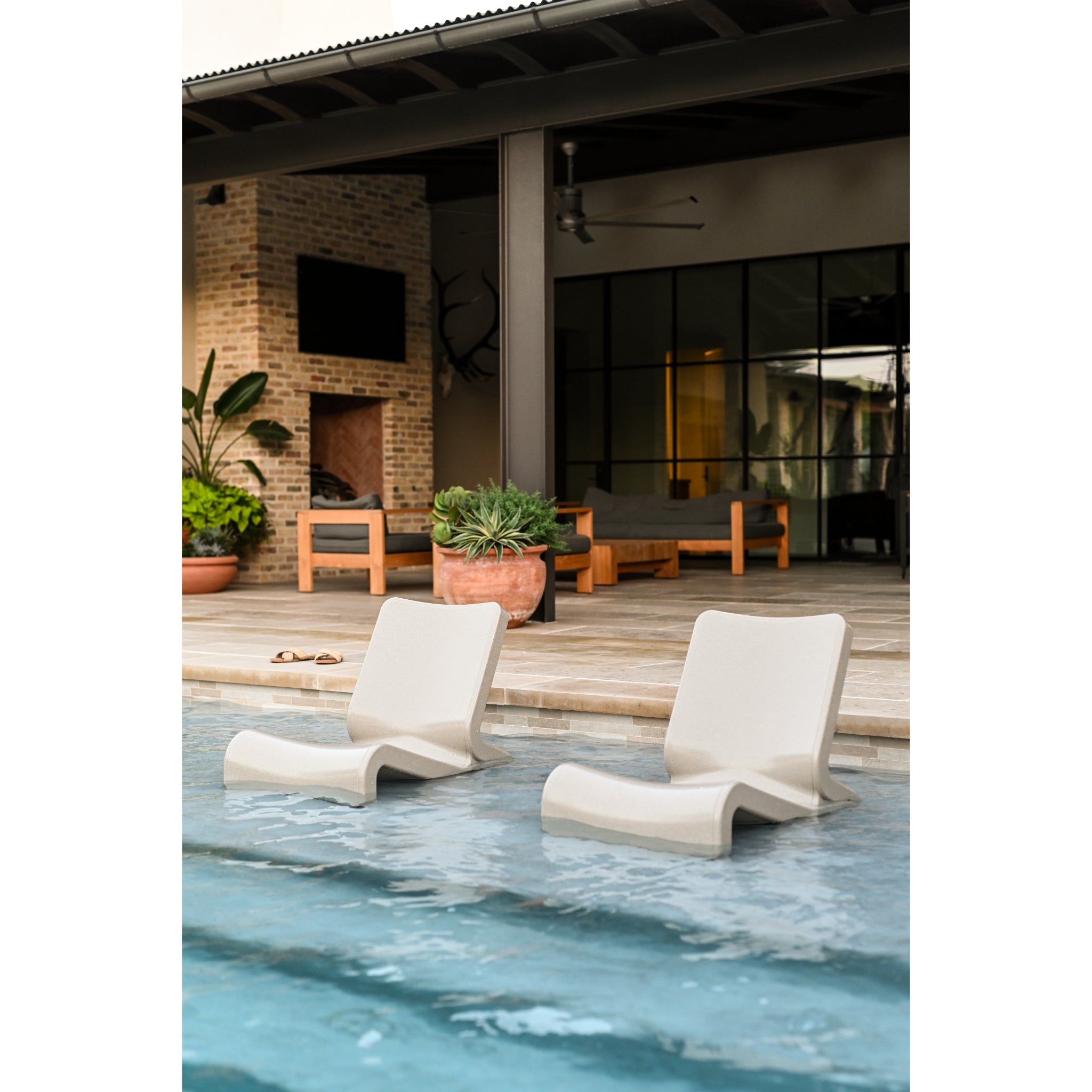 Line Lounge Chair | Baja Shelf Pool Lounger -  Outdoor Furniture -  Tupelo 