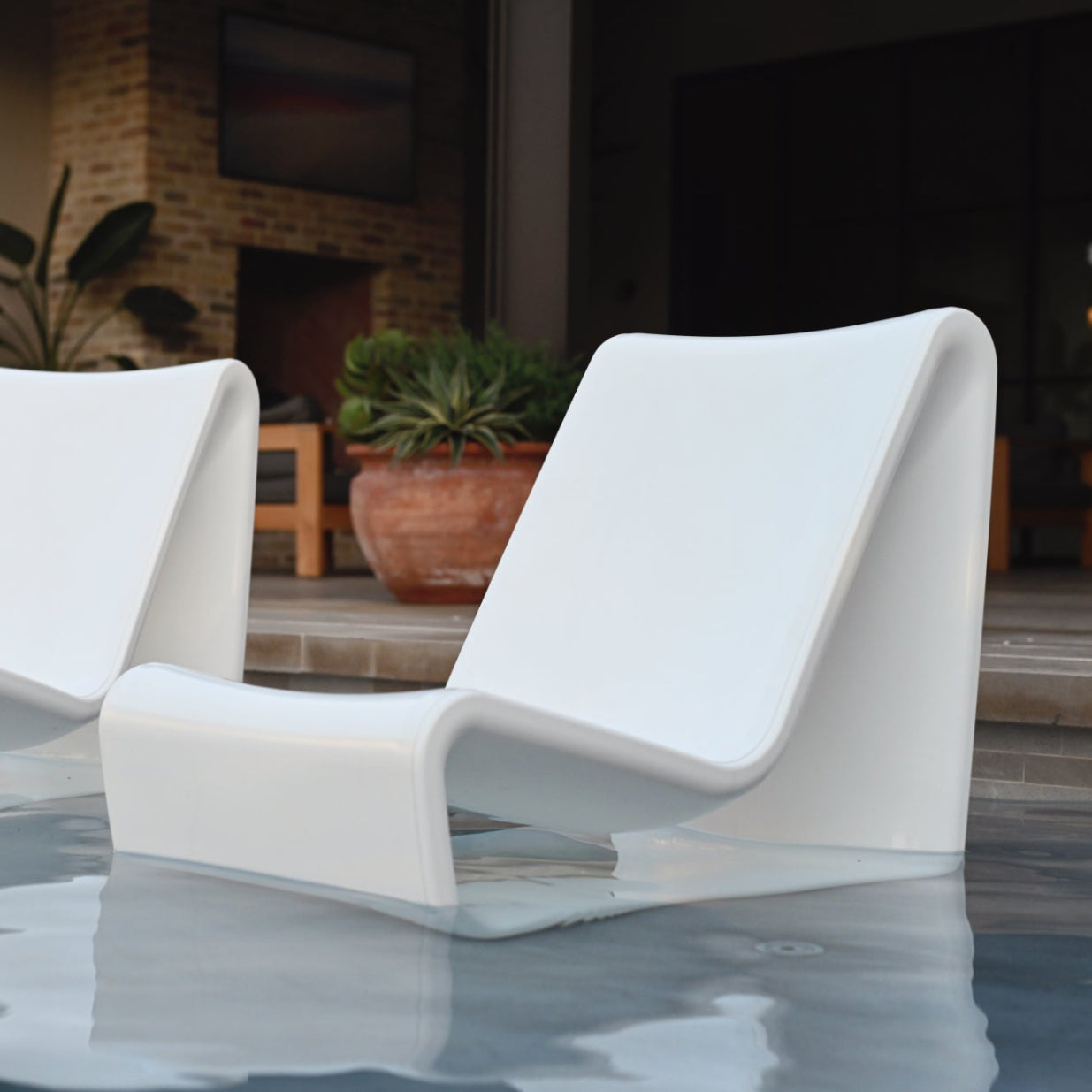 Loop Lounge Chair | Baja Shelf Pool Lounger in Highcloud White - Outdoor Furniture - Tupelo