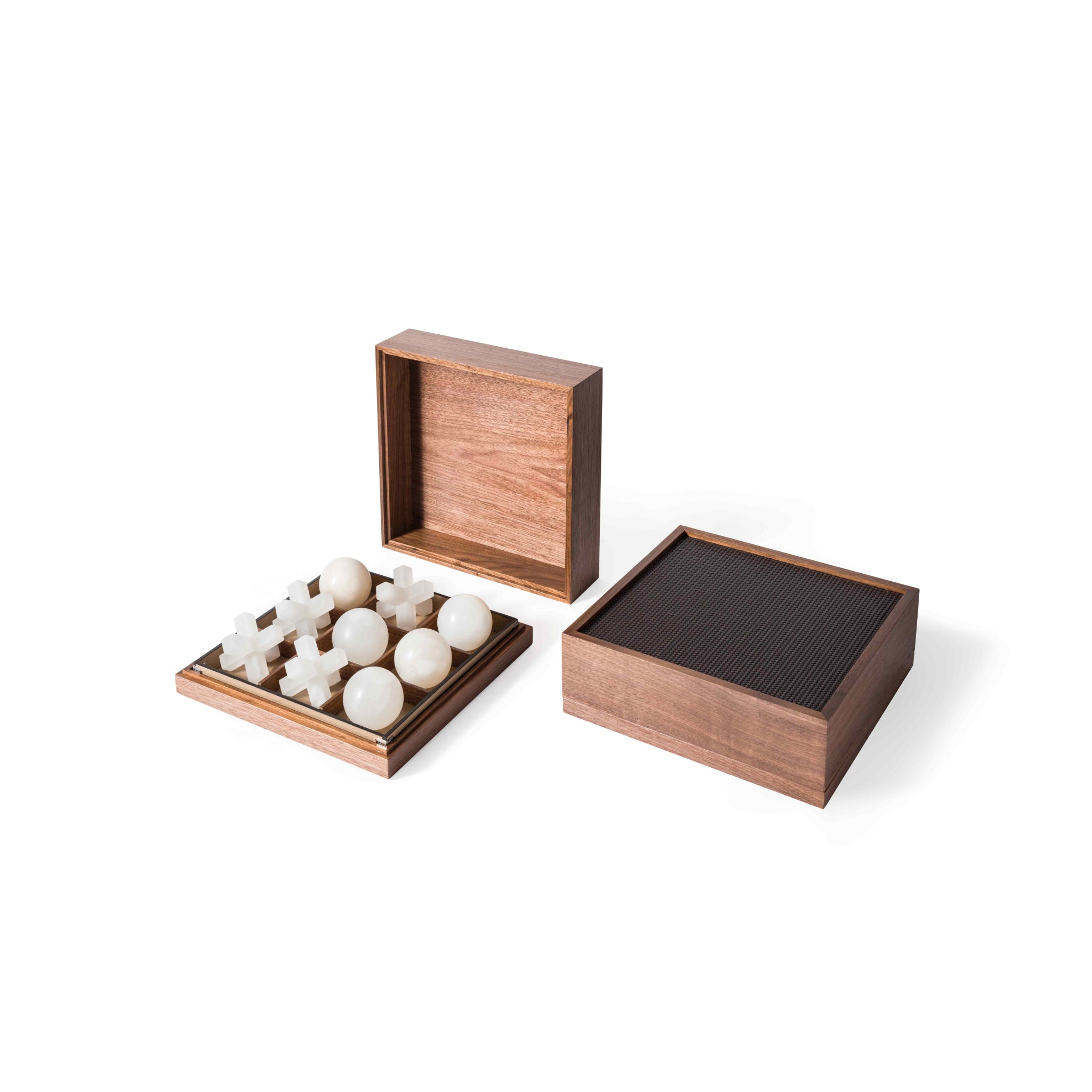 Luxury Italian tic tac toe set in walnut wood, leather, and alabaster by Pinetti