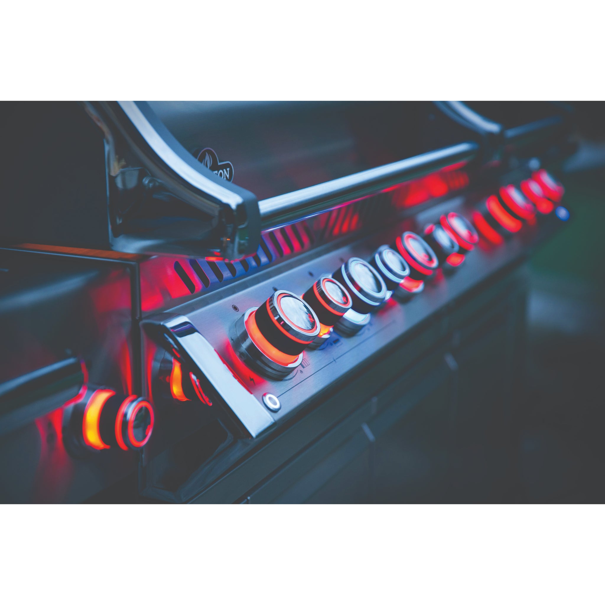 Napoleon Prestige PRO 825 built-in grill with dual stainless steel lids