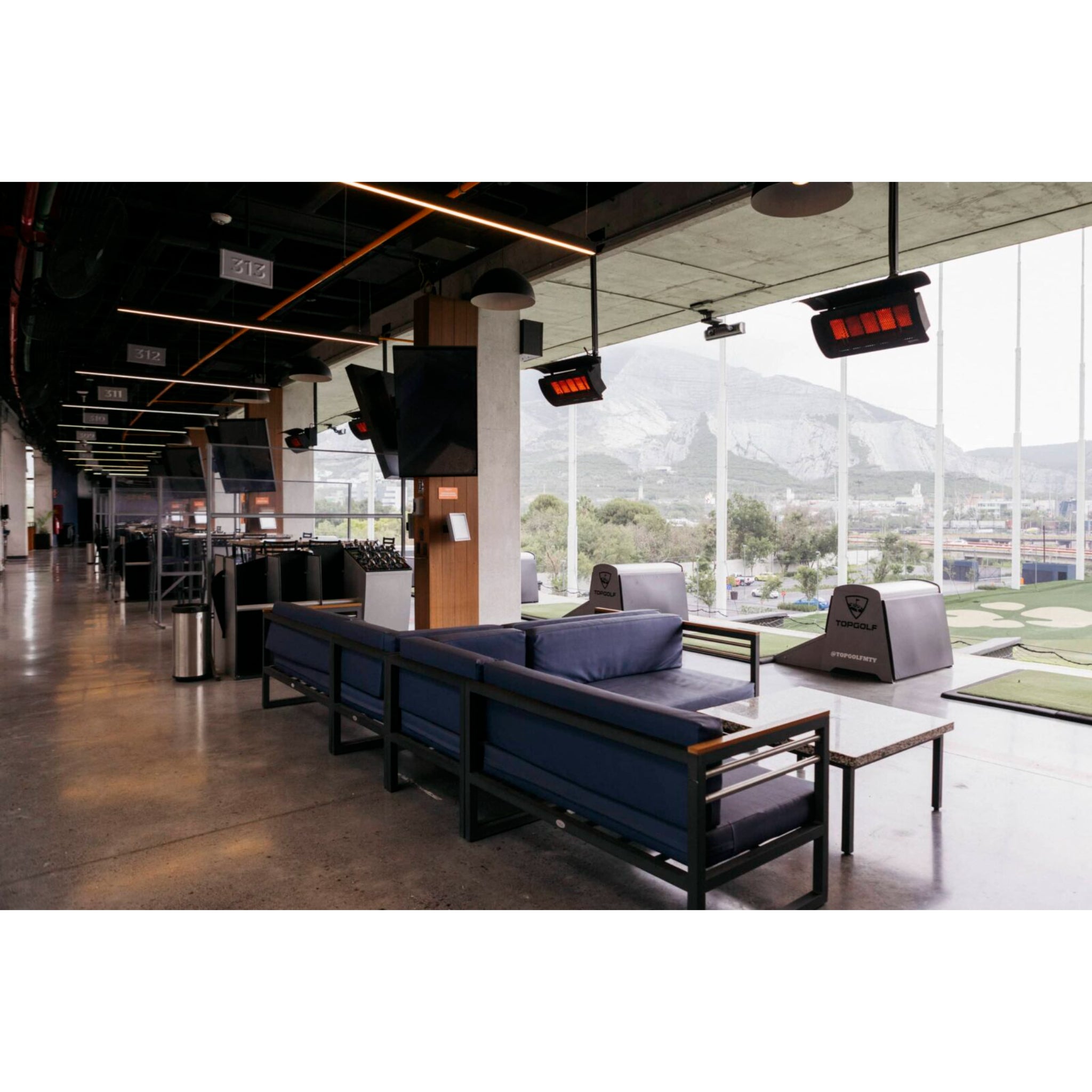 Bromic Tungsten Smart-Heat™ Gas 500 Series radiant outdoor heater for restaurant patios